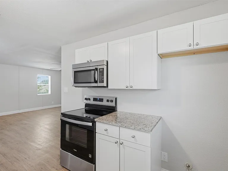 313 N Church St — Photo 3