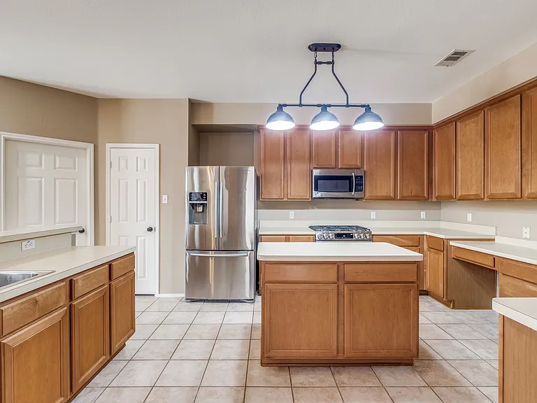 5857 Chatham Ln — Photo 7