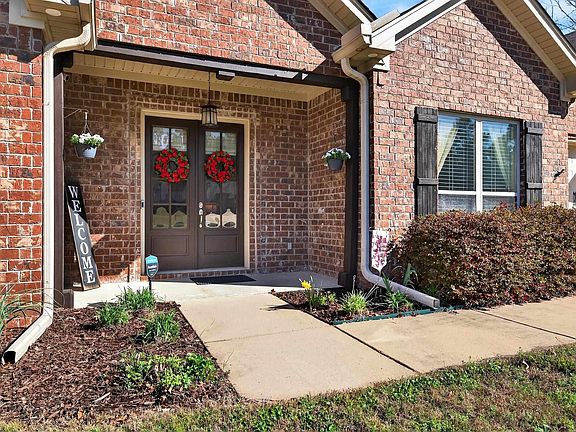 3rd image of 316 Zoe Ln