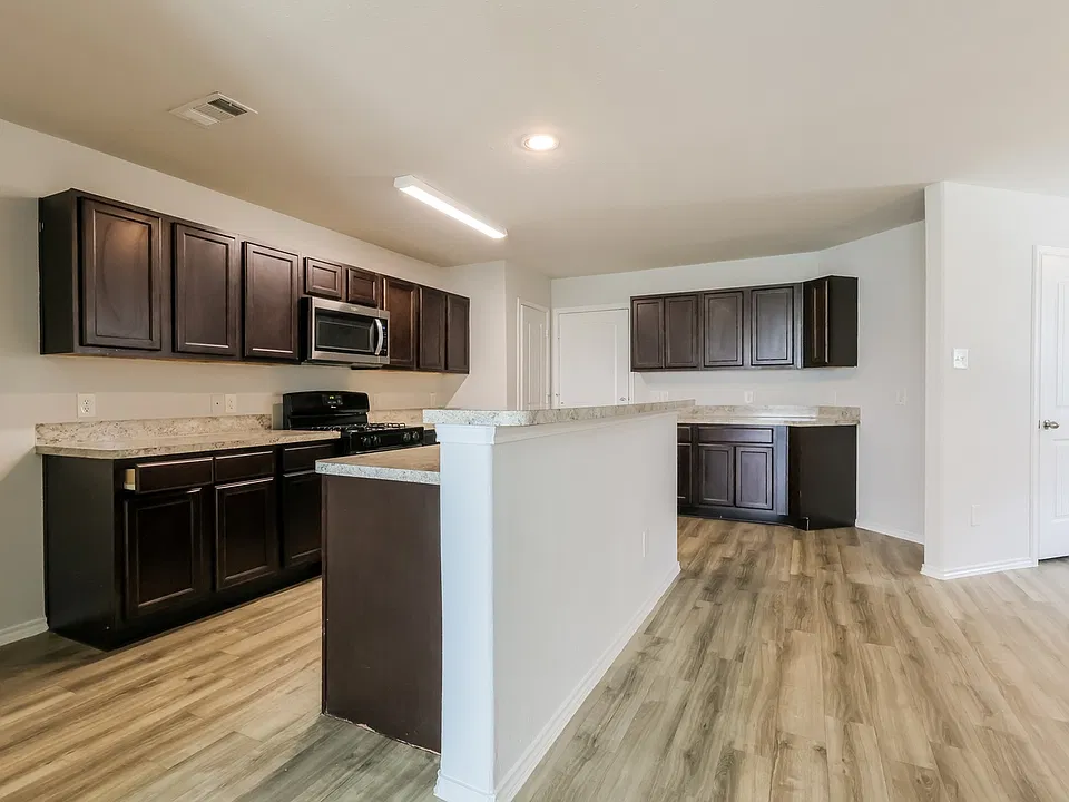 6309 Austinville Dr