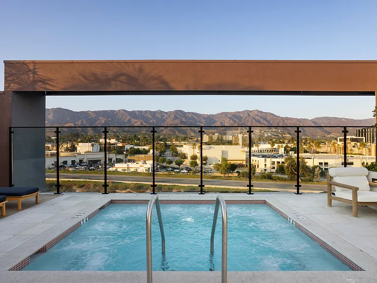 Intro — Photo 4