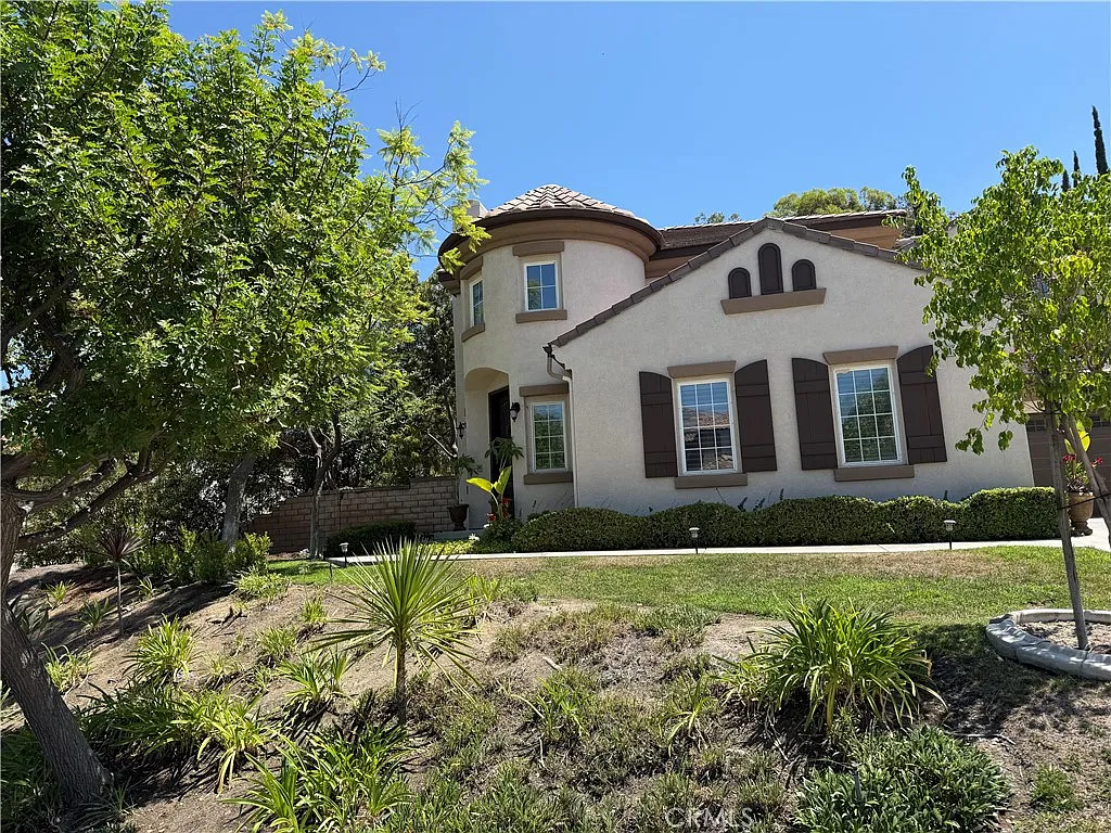 3 bed, 2.5 bath, 3374 sqft, $5,000 — Photo 2