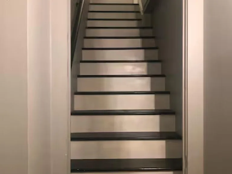Entrance stairs, Second level