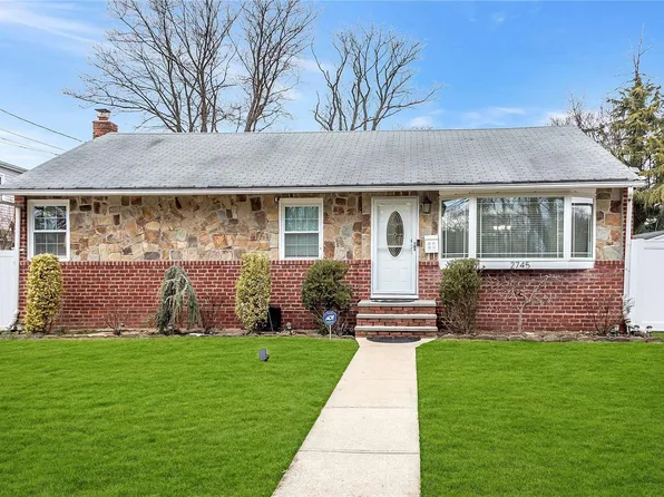 2745 Preston Place, North Bellmore, NY 11710