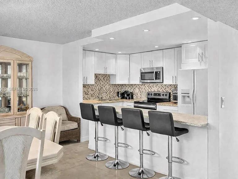 20401 NE 30th Ave #3108 — Photo 1