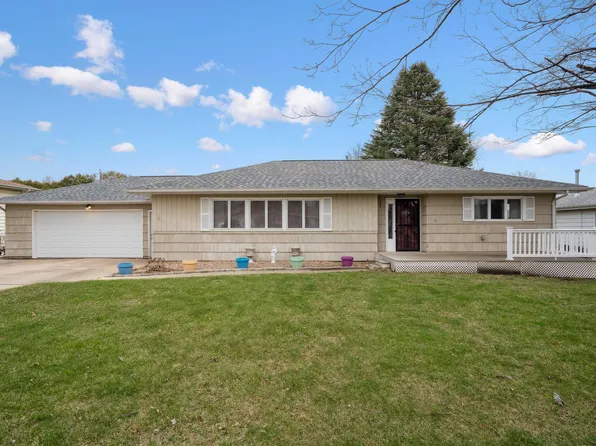 1355 S Hill Dr, Waterloo, IA 50701