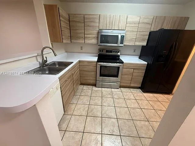 2 bed, 1114 sqft, $2,100 — Photo 3