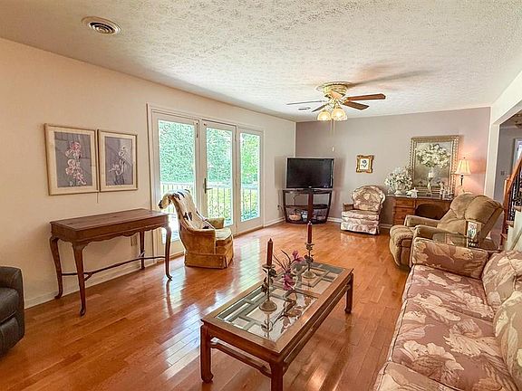 5th image of 114 Brookdale Dr