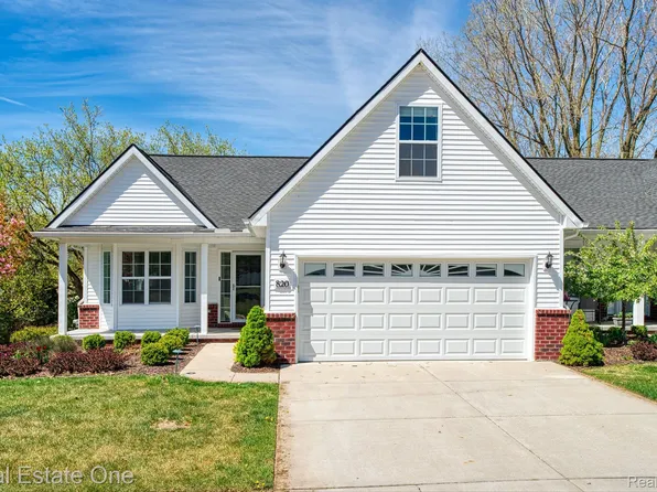 820 Nelsons Ridge Dr, Howell, MI 48843