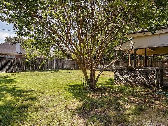 3rd image of 3424 Chesapeake Dr