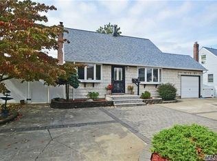 162 Lee Ave, Hicksville, NY 11801