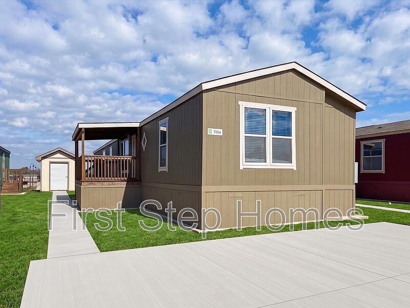 1st image of 1104 Tres Picos St