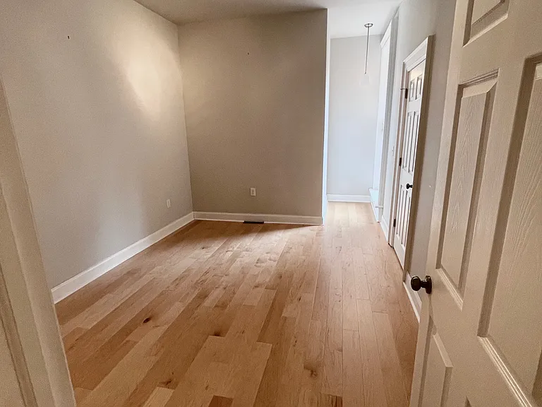 245 Georgia St — Photo 9