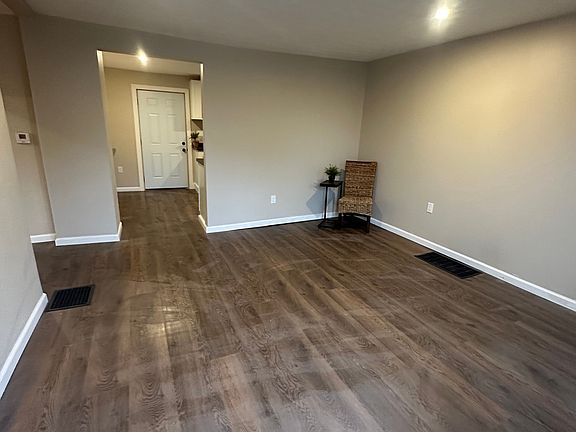 4th image of 1020 Walker St #Oit
