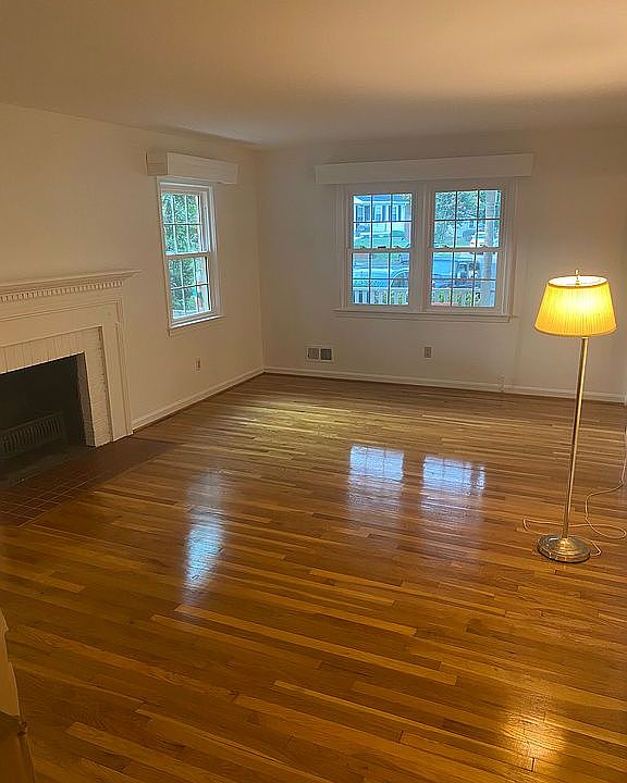 1st image of 5903 Sandringham Ct