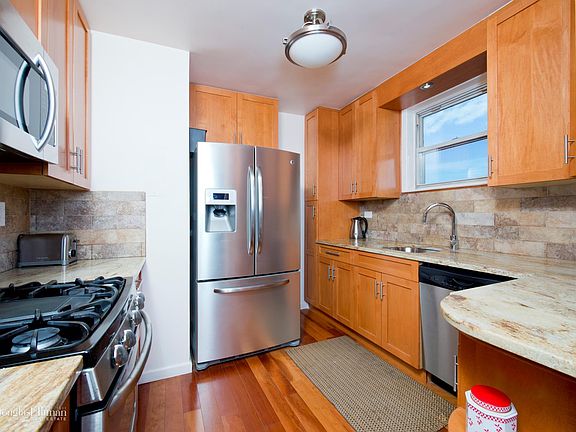 2nd image of 5700 Arlington Ave APT 10X