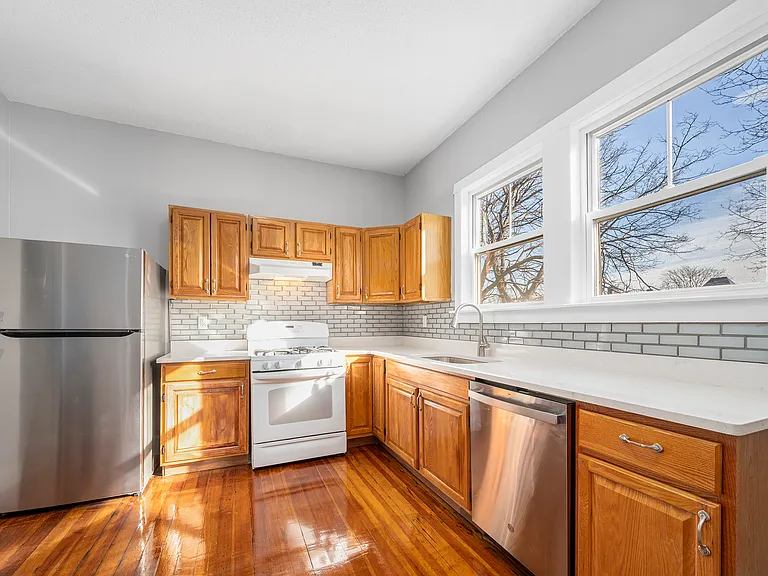 200 Lexington Ave #2 — Photo 9