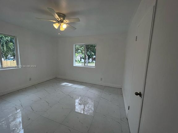 4th image of 921 NE 154th St