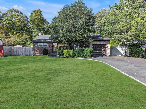 6 Roxbury Drive, Commack, NY 11725