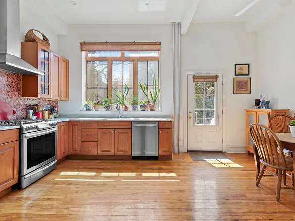 544 Pacific Street image 2 of 14