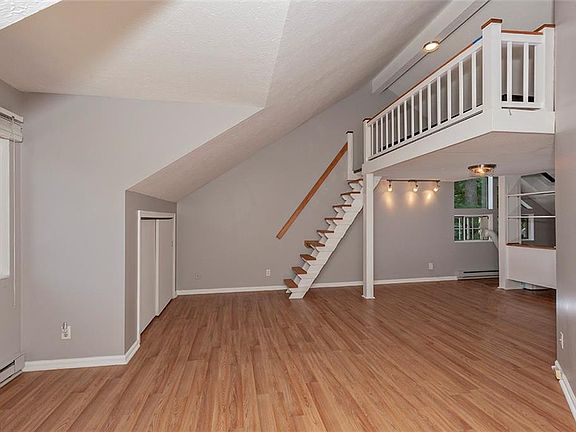 2nd image of 217 S Oval Dr