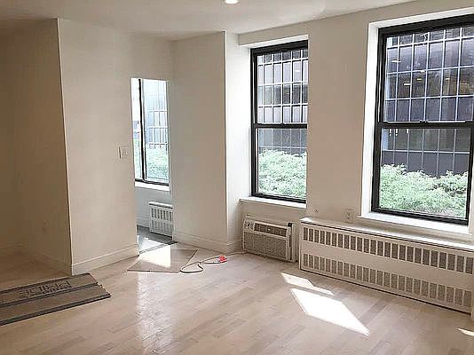 1st image of 112 E 40th St #6A