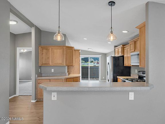 5th image of 162 Pinecrest Trl