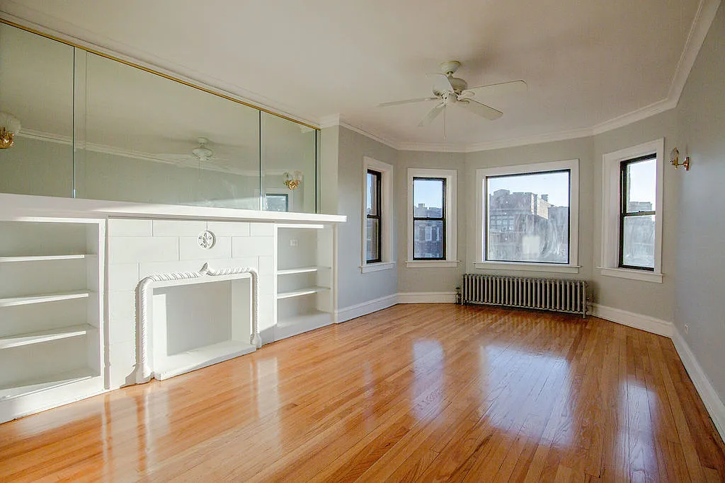 2 bed, 1.0 bath, 7008 sqft, $1,400 — Photo 2