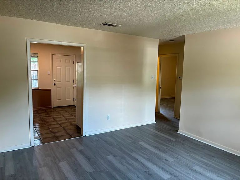 292 W Claiborne St — Photo 20