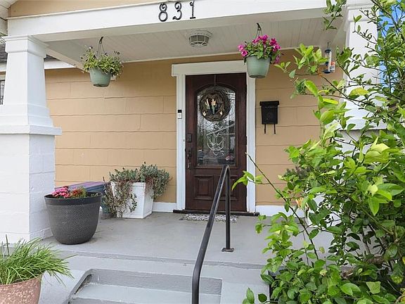 2nd image of 831 Avenue B