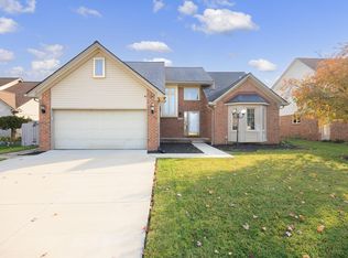 46904 Millpointe Dr, Macomb, MI 48042