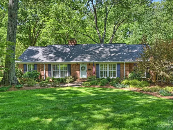5640 Bellechasse St, Charlotte, NC 28210