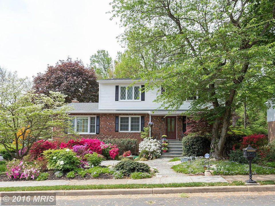 1st image of 300 Westview Ct NE