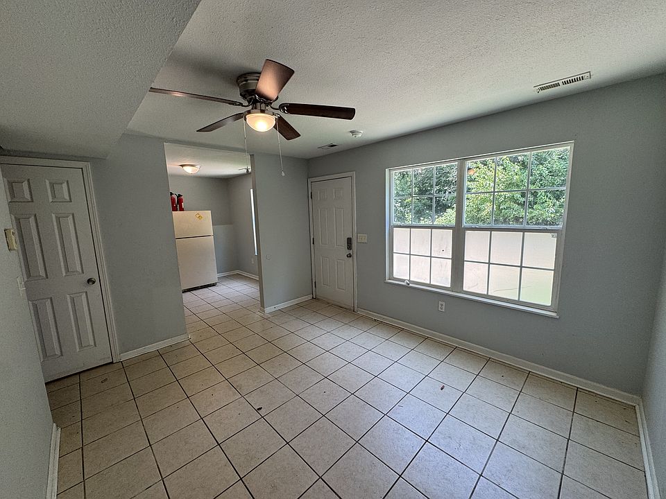 1st image of 231 SE 121st Rd #4