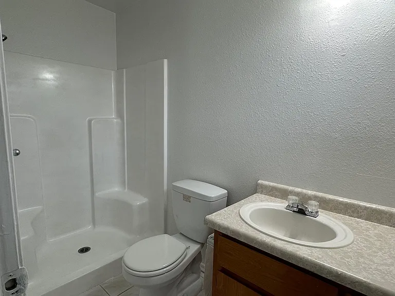 1217 E Kennedy St — Photo 6