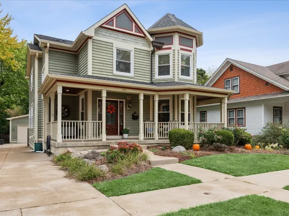 224 Newberry Ave, Libertyville, IL 60048