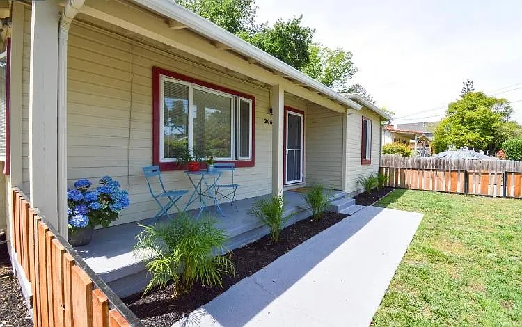 2057 Hoover Ave — Photo 14