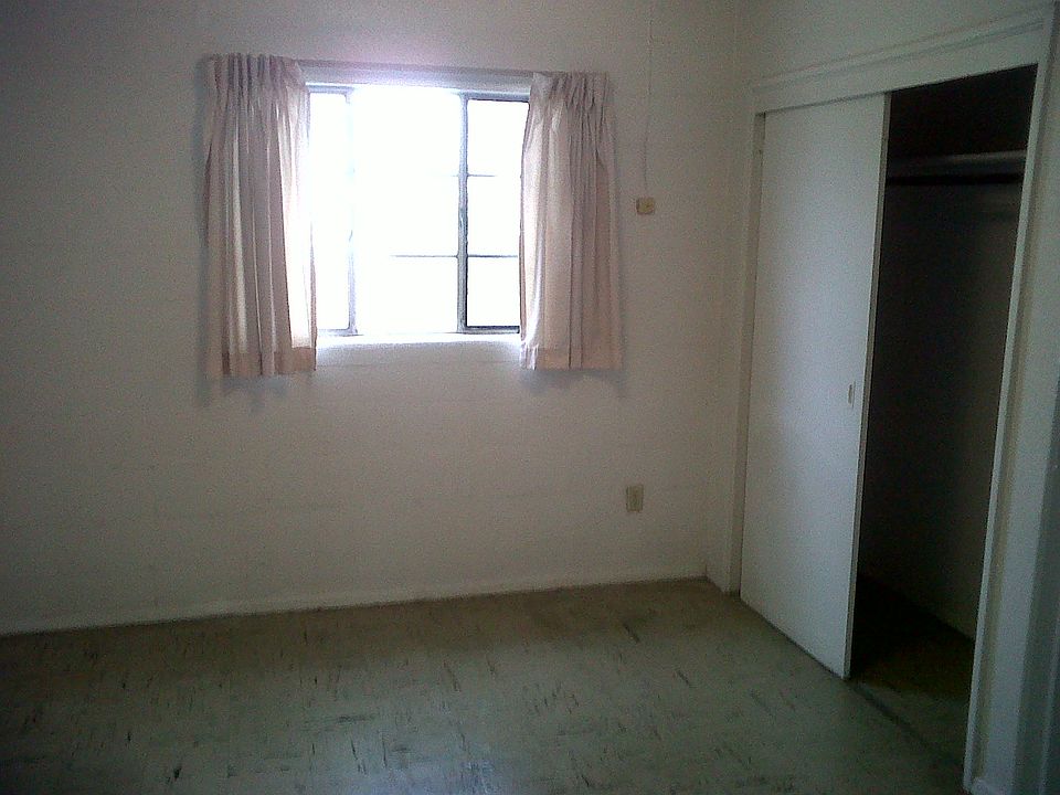 1st image of 139 W Willoughby Ave