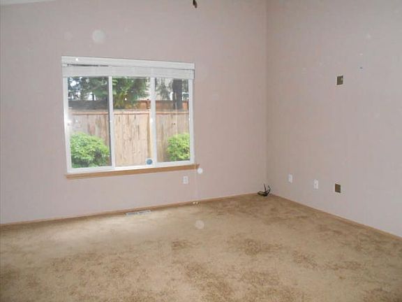 5th image of 4700 Seville Ln SE