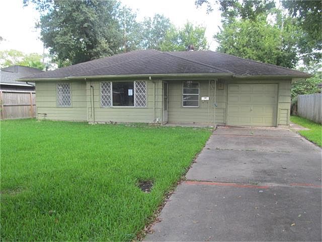 1st image of 503 Forest Oaks Dr