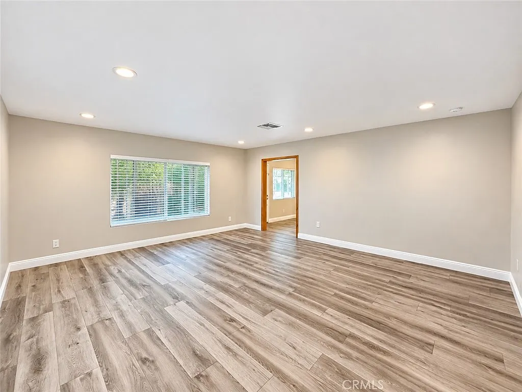 4 bed, 2358 sqft, $5,995 — Photo 3
