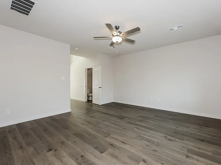 302 Patton Ln — Photo 4