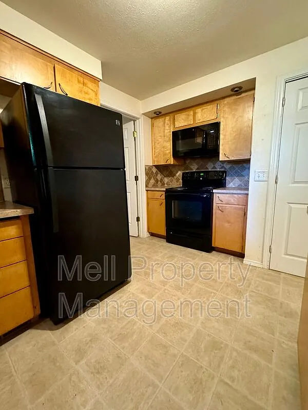 3 bed, 2.0 bath, 1681 sqft, $2,450 — Photo 4