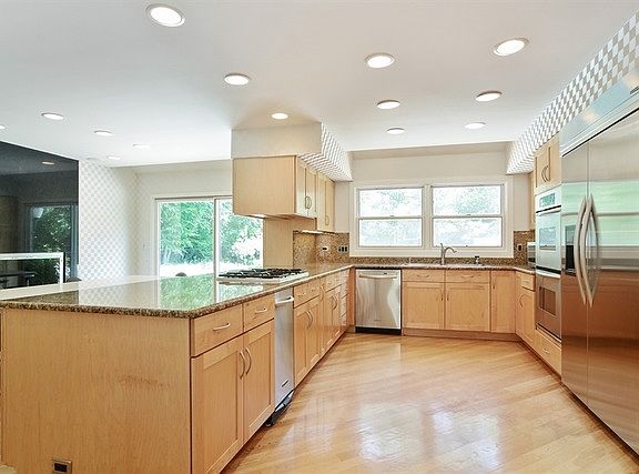 4th image of 1959 Burr Oak Ln