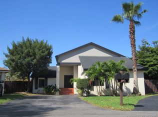 5435 SW 152 Place Cir, Miami, FL 33185