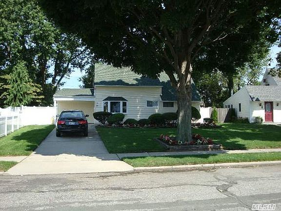 2nd image of 25 Pewter Ln