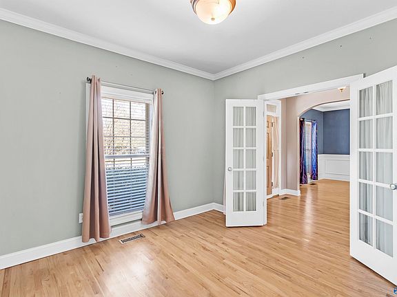 5th image of 221 Wainscott Dr