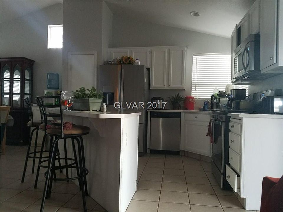 2nd image of 3926 Pointe Decatur St