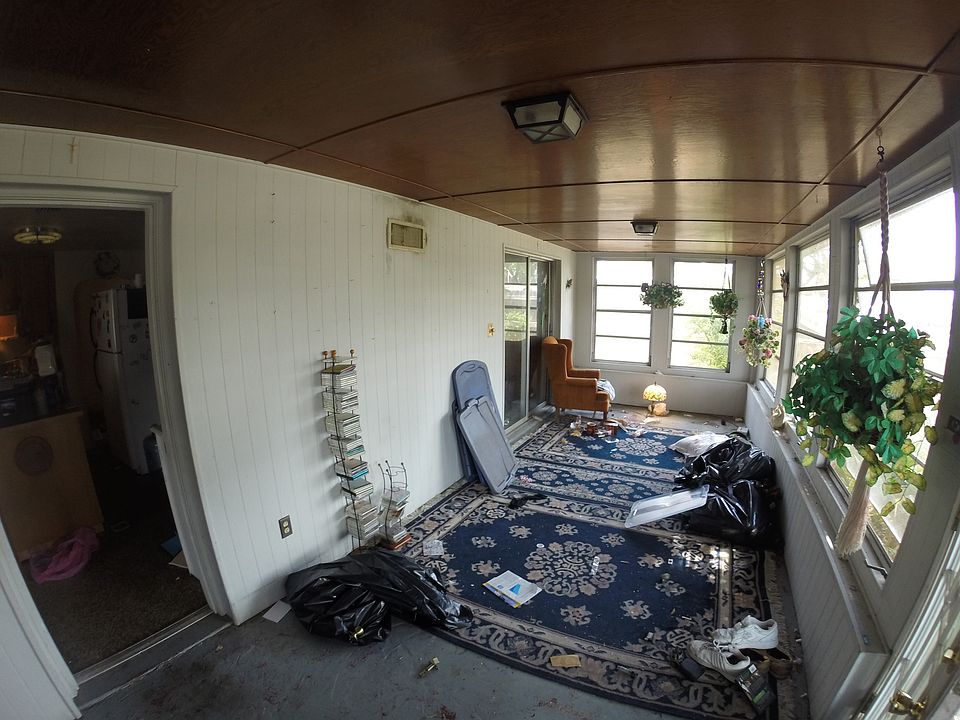 1st image of 6418 N Thatcher Ave