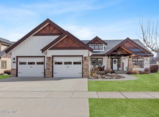 11118 N Rocking R Rd, Hayden Lake, ID 83835